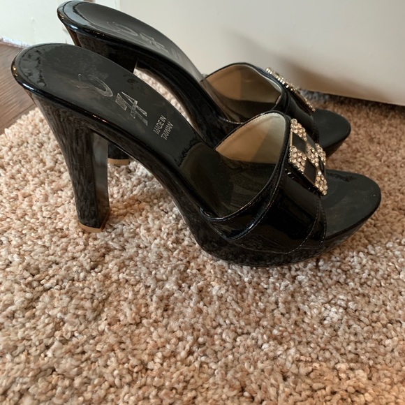 Woman Sandals - Picture 2 of 3